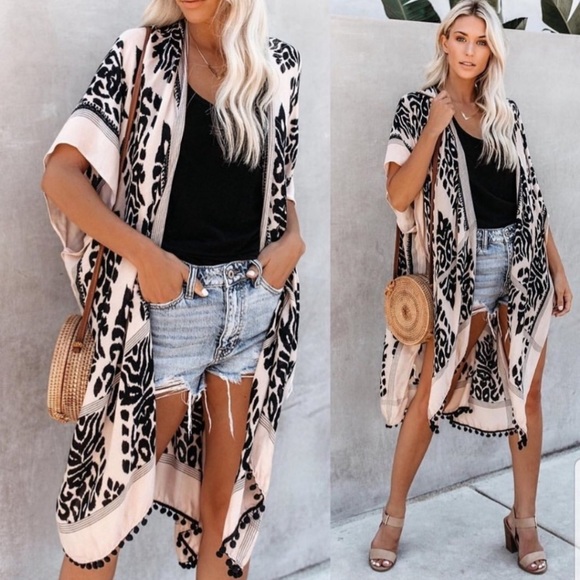 Last 1 New boho chic Pom Pom Detail kimono cardi - Picture 1 of 6